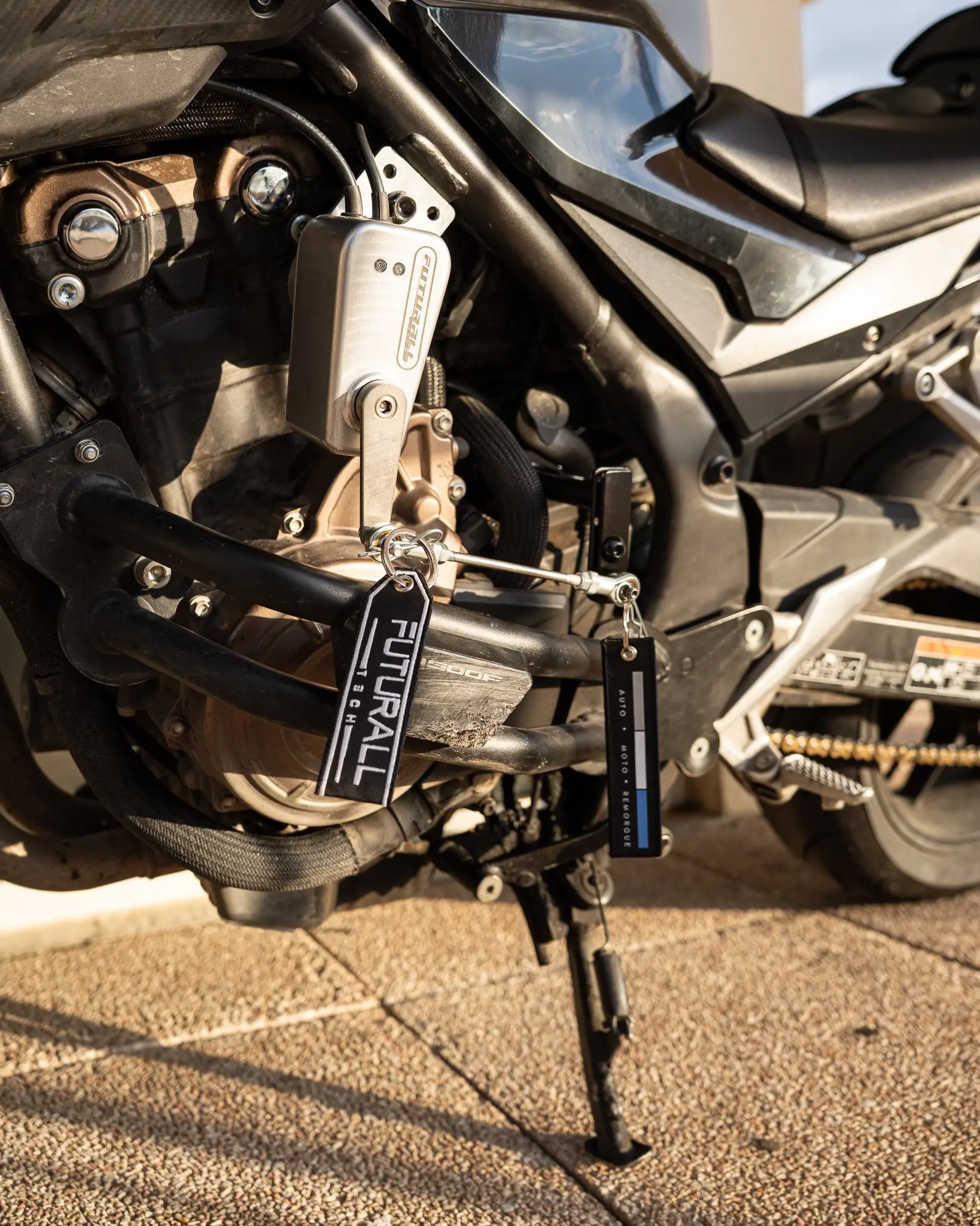 Boîtier de passage des vitesses Futurall Tech monté sur la moto-école PMR de Château 9 Conduite